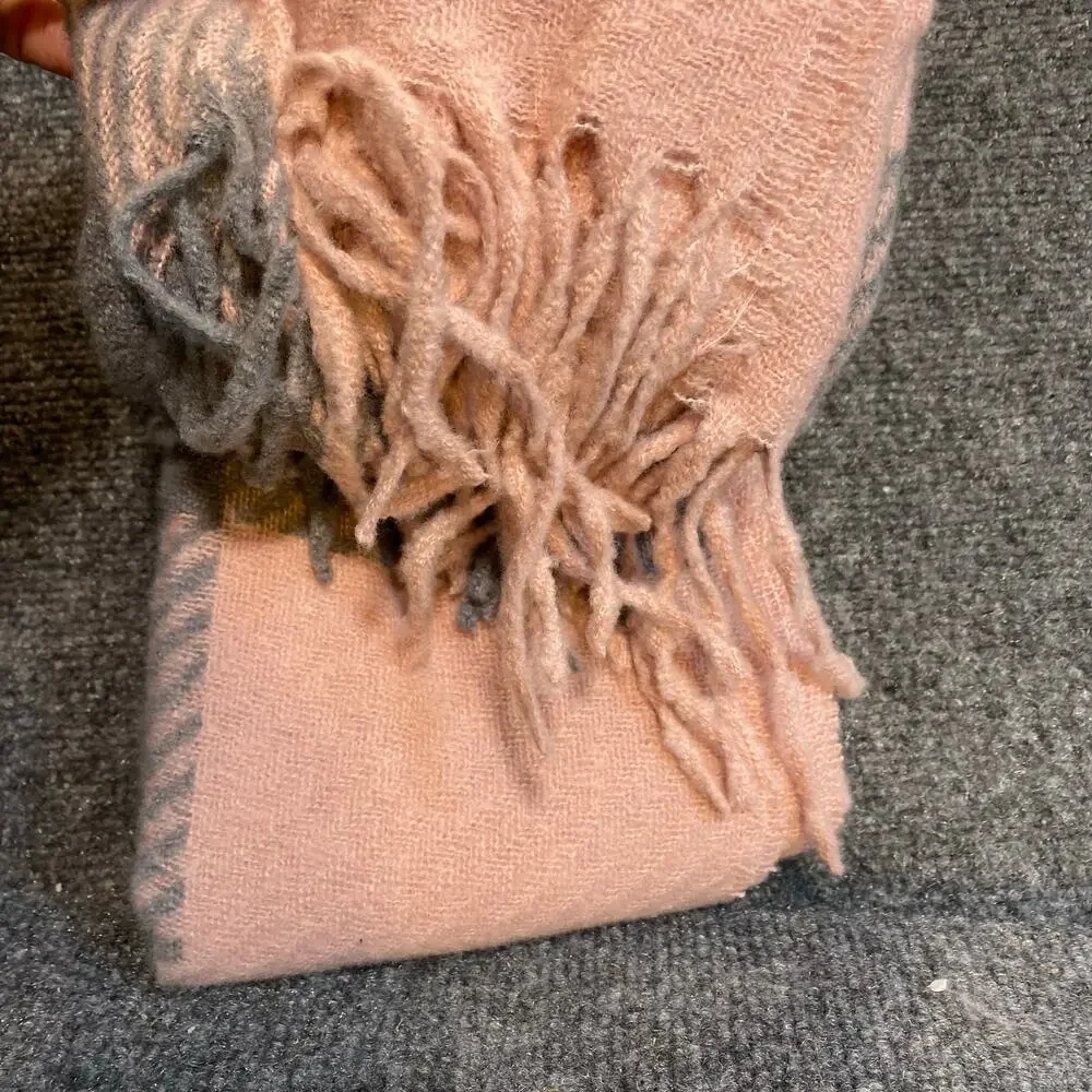 Brand New Pink Gray Plaid Throw Blanket Erica Shamrock Textile - Picture 3 of 4